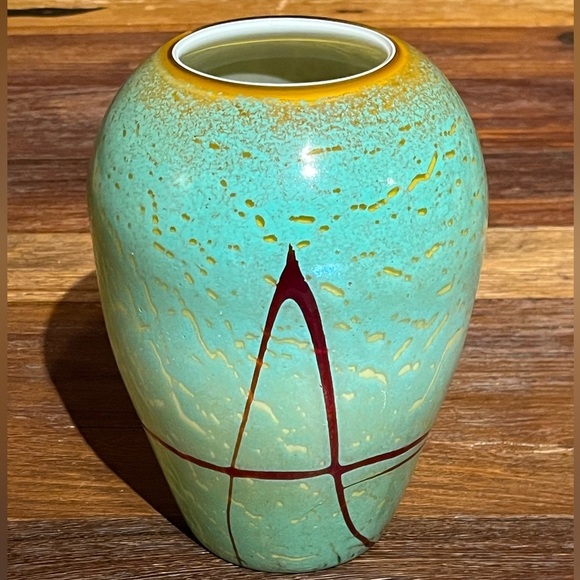 Hand Blown Studio Art Cased Glass 9" VASE Applied Overlay Green w/ Red Drizzle - Picture 4 of 10